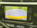 【バックカメラ】駐車時に後方がリアルタイム映像で確認できます。大型商業施設や立体駐車場での駐車時や、夜間のバック時に大活躍!運転スキルに関わらず、今や必須となった装備のひとつです!
