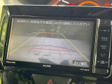 【バックカメラ】駐車時に後方がリアルタイム映像で確認できます。大型商業施設や立体駐車場での駐車時や、夜間のバック時に大活躍!運転スキルに関わらず、今や必須となった装備のひとつです!