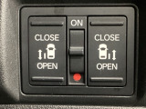 【両側パワースライドドア】両側がパワースライドドアになっており、運転席のスイッチやスマートキーでも開閉が可能です!開口部も広いので乗り降りも楽々♪