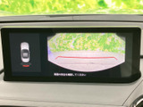 バックモニターで、狭い場所でも安全に駐車できます。周囲の状況を把握しやすく、初心者の方でも安心。安全な運転をサポートする頼もしい機能です。