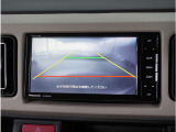【バックカメラ】駐車が苦手な方でも安心してお乗りいただけます。リバース連動で画面が切り替わるのでとっても便利です。今や後方確認の必須アイテムですよね。