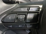 ステアリングには運転中でも簡単に操作できる各種スイッチついてます