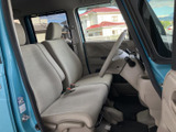広々とした室内空間が魅力。ゆったりとくつろげるシートで、快適なドライブを楽しめます。