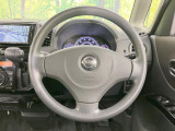 インテリアに合わせたデザインのステアリングは、運転される方のことも考え、運転しやすい形状、大きさです。是非一度、実際に触ってお確かめください。