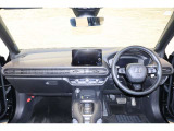 操作性に優れた運転席となります!小物入れや各ボタンの配置にこだわり、使いやすいです!座り心地もよく視認性も良好なのでロングドライブもお任せ下さい!