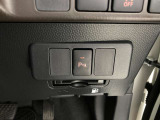 車庫入れなどの運転時、静止物の接近を表示とブザーでお知らせします。