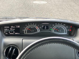 視認性の高いメーター類で、運転に必要な情報を的確に把握できます。安全運転をサポートする設計です。