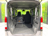 普段のお買い物や通勤、送迎等に十分な荷室スペースを確保しております。セカンドシートを倒すと、大きな荷物の積載も可能です♪