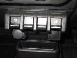 運転席オート機構付ワンタッチパワーウィンドウです。