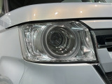 LEDヘッドライトは、点灯の瞬間から最大光量を発揮し、突然暗くなるトンネルなどでの安定感を高めます。