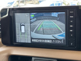 後方視界が広く確認できるモニターは、駐車時の安全性を向上させます。狭い場所での取り回しも楽々で、安心して運転できます。