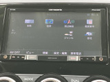 分かりやすい情報表示で、運転をより快適にサポートします。直感的な操作で、スムーズに目的地を設定できます。音楽再生機能も充実しており、車内を盛り上げます。