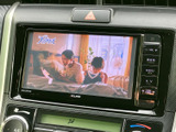 停車中には、番組や映像を楽しめます。休憩時間や待ち時間に、リラックスした時間を過ごせます。