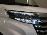LEDヘッドライトです。デザイン性がよくとても明るいので、夜間の走行や悪天候でも安心です。しかも長寿命!