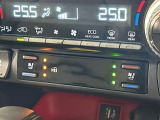 【シートヒーター&ベンチレーション】夏場は涼しい風でお尻や背中の熱やムレを防ぎ、冬はエアコンよりも早く温まってポカポカに!季節を問わず快適に過ごせます。