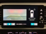 バックでの車庫入れも安心です! リアカメラが付いているバックモニター付のナビを装備しております。バンパーについているソナーや、操作線もついており距離感も画面から確認できます。