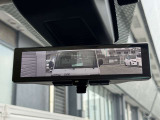 インテリジェントルームミラー☆後席に乗っている人や、大きな荷物を載せていると見にくくなりがちな後方視界。。こちらは車両後方のカメラ映像をミラーに映すので、天候にも影響されないクリアな後方視界を実現☆