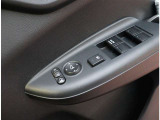 『1台』のお車に対して、3名体制で日々議論を重ね仕入れを行っております。