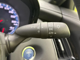 確実な操作感と、視認性の高い表示で、安全な車線変更をサポートします。スムーズな操作で、周囲への意思表示を確かなものに。