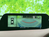 狭い場所での駐車も安心。後方の状況をモニターで確認することで、安全かつスムーズな駐車をサポートします。運転初心者の方にもおすすめです。