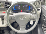 インテリアに合わせたデザインのステアリングは、運転される方のことも考え、運転しやすい形状、大きさです。是非一度、実際に触ってお確かめください。