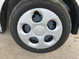 【ホイールキャップ】車に良く似合う純正ホイールキャップが装備されています。ノーマルタイヤ、スタッドレスタイヤもスズキ自販島根にお任せください。