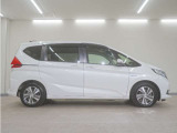 リアには左右スライドドアを採用。狭い駐車場でも開閉しやすく、強風の日でもドアが煽られにくくなっております。小さなお子さまやご年配の方も安心して乗り降りできます。
