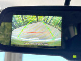 【バックカメラ】駐車時に後方がリアルタイム映像で確認できます。大型商業施設や立体駐車場での駐車時や、夜間のバック時に大活躍!運転スキルに関わらず、今や必須となった装備のひとつです!