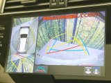 【パノラミックビューモニター】専用のカメラにより、上から見下ろしたような視点で360度クルマの周囲を確認することができます☆死角部分も確認しやすく、狭い場所での切り返しや駐車もスムーズに行えます。