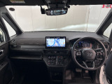 見通しの良い運転席回りとなっておりますので安心して運転をして頂けます!窓が大きいので明るく開放的な室内です