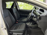 運転席からの視界は広く、運転操作もスムーズに行えます。座り心地の良いシートで、快適なドライブをお楽しみください。