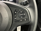 【アダプティブクルーズコントロール】 走行中に先行車の様子を検知しながら、設定した速度の範囲内で先行車との距離のキープを支援!疲れにくく、長距離運転中の渋滞なども快適に運転できます。