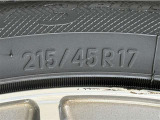タイヤサイズは【215/45R17】