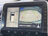 バックモニターは、狭い場所での駐車や車庫入れをサポート。安全確認をスムーズに行い、運転をサポートします。