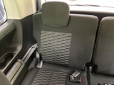 3列目シートも十分なスペースを確保しています。お子様や荷物を乗せるのに便利です。大人数での移動も快適に行えます。