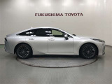 【まるごとクリーニング】シートを取り外し、車内を徹底洗浄。隅々まで丁寧に仕上げています。