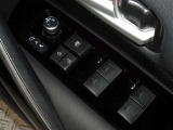 電動格納式ドアミラー・パワーウインドウを装備しています。