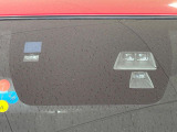 【スマートブレーキサポート】走行中に前方の車両等を認識し、衝突しそうな時は警報とブレーキで衝突回避と被害軽減をアシスト。より安全にドライブをお楽しみいただけます。