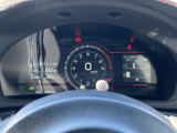 視認性の高いメーター類により、運転に必要な情報を的確に把握できます。デジタル表示で、洗練された印象も与えます。運転状況が一目でわかります。