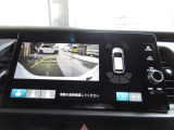 バックカメラの画像です。ガイドラインがスムースな車庫入れをサポートいたします。車庫入れの安心感がアップしますね。