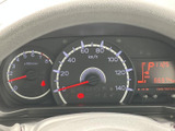 視認性の高いメーター類で、運転に必要な情報を的確に把握できます。運転に集中できる、落ち着いたデザインです。