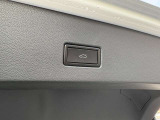 電動テールゲート付き ボタンひとつで開閉が可能です。