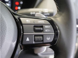 ◆アダプティブクルーズコントロール◆予め設定した車速内でクルマが自動的に加減速。前走車との適切な車間距離を維持しながら追従走行します。【LKAS】車線維持支援システムでステアリング操作を支援。