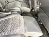 【オットマン付セカンドシート】足を延ばしてリラックスしたいときに便利なオットマン!ロングドライブや仮眠の際にもゆったり快適にお過ごしいただけます♪
