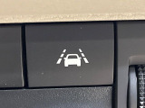 【三菱e-Assist】走行中に前方の車両等を認識し、衝突しそうな時は警報とブレーキで衝突回避と被害軽減をアシスト。より安全にドライブをお楽しみいただけます。