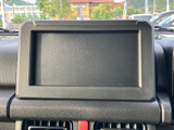 運転に必要な情報を分かりやすく表示します。快適なドライブをサポートする機能が満載で、車内時間をより楽しく過ごせます。