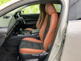 ドライバー視点からの眺めも良好。操作しやすい配置で、運転に集中できます。快適なドライブをサポートする空間です。