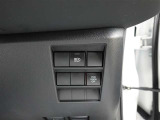 オートマチックハイビームとは、先行車や対向車のライトを認識し、ハイビームとロービームを自動で切り替える機能です。夜道の視界を確保します。詳細は販売店スタッフまでおたずねください。