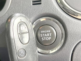【キーレス】少し離れた場所からでもボタン一つでドアの開錠・施錠ができるのでとっても便利!ドアの鍵穴周りに傷をつけることもありません♪