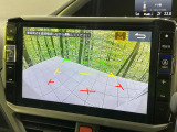 【バックカメラ】駐車時に後方がリアルタイム映像で確認できます。大型商業施設や立体駐車場での駐車時や、夜間のバック時に大活躍!運転スキルに関わらず、今や必須となった装備のひとつです!